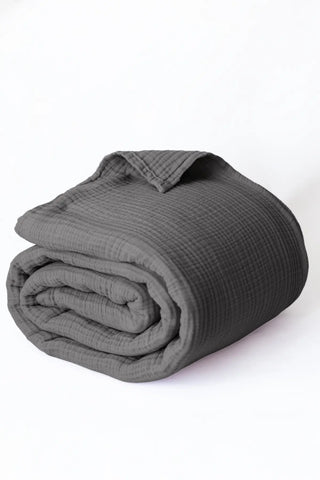 Anthracite handwoven 4-layer muslin Turkish cotton bedspread front full. Long-staple Denizli, OEKO-TEX. Vivamaison.