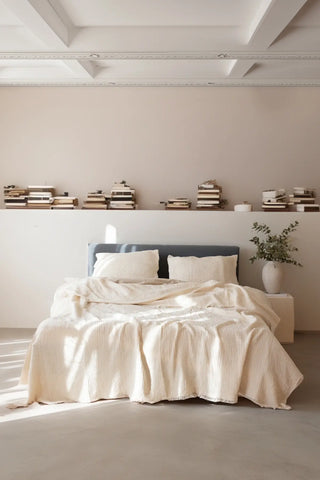 Natural handwoven 4-layer soft muslin fringed bedspread draped bed. Tasseled edges, Denizli, OEKO-TEX. Vivamaison.