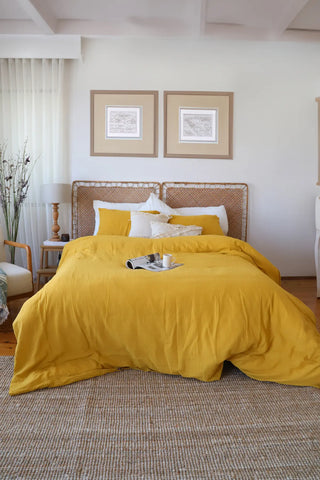 Mustard handwoven soft muslin Turkish cotton plain duvet cover bedroom lifestyle. Long-staple Denizli, OEKO-TEX. Vivamaison.